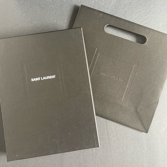 NEW SIGNATURE SAINT LAURENT PUFFER SCARF IN NYLON BLACK - Picture 12 of 12